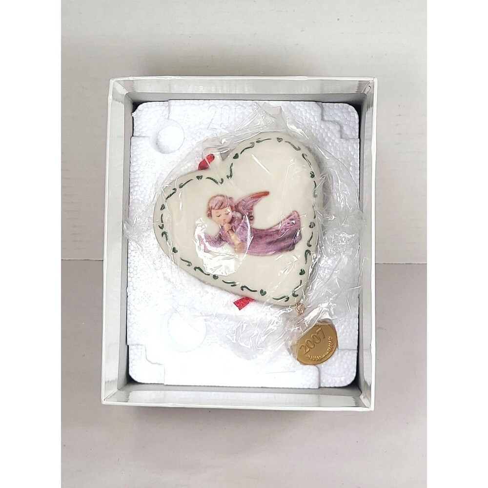 Beautiful MJ Hummel 2007 Flying Angel Heart Ornament w/ Original Box Christmas